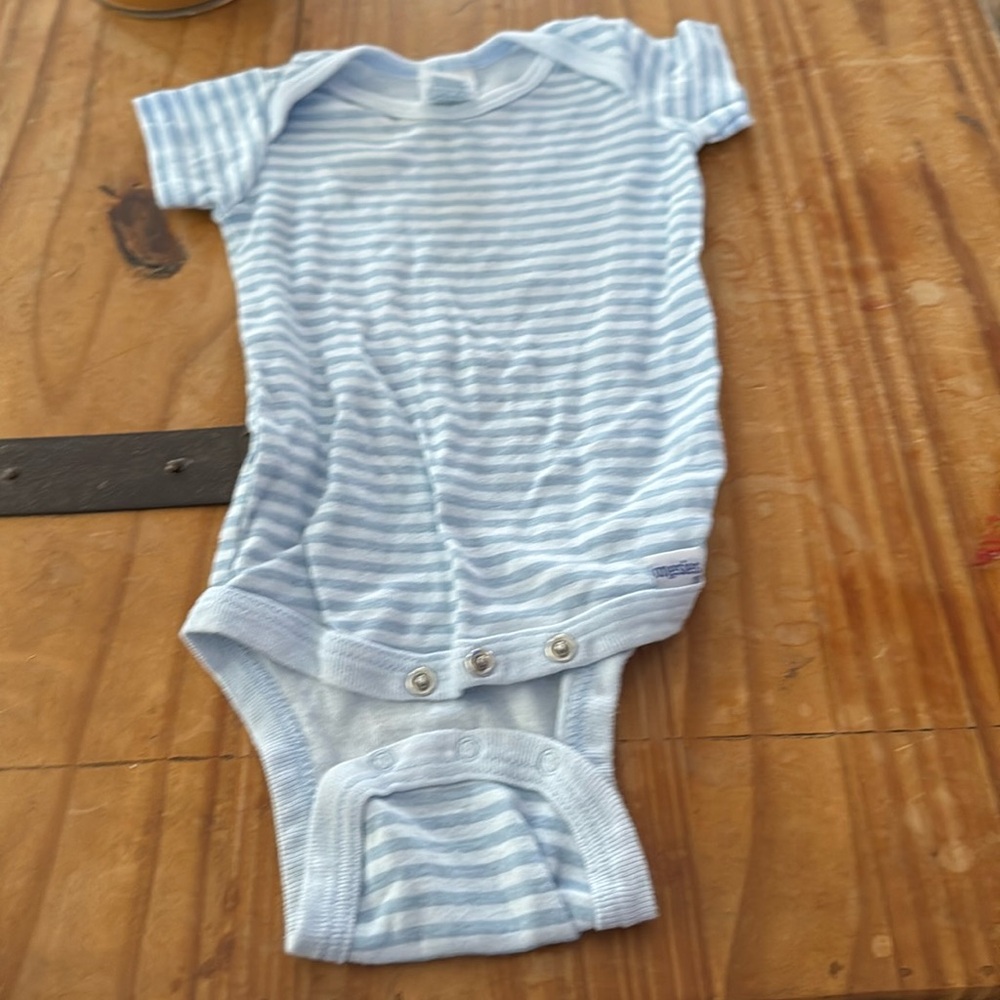 Short sleeve onesie,9-18 months